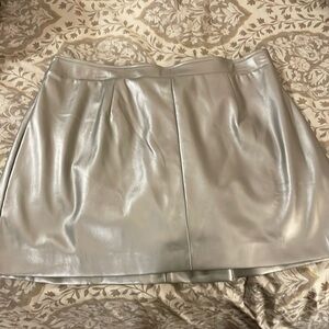 Silver faux leather mini skirt Arula size A (14-16)